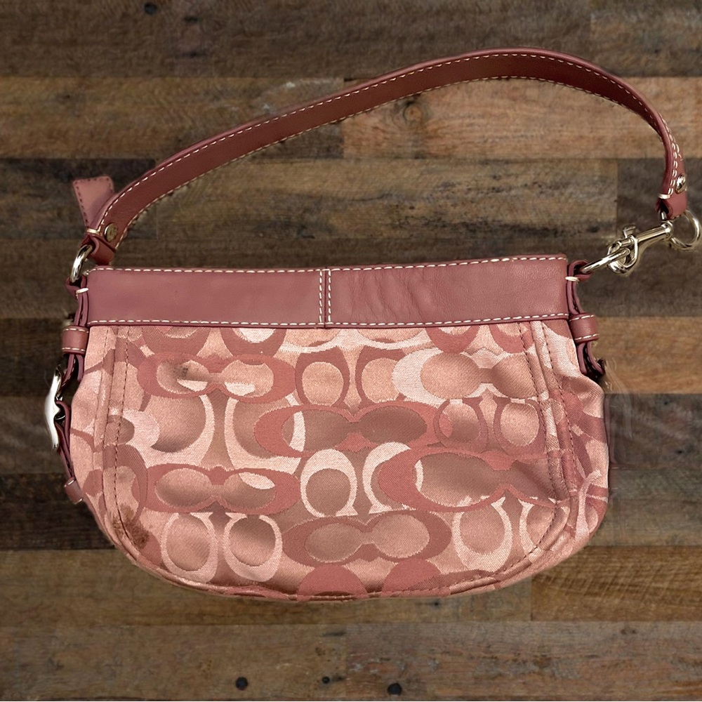 COACH | Early 2000’s Pink Clutch